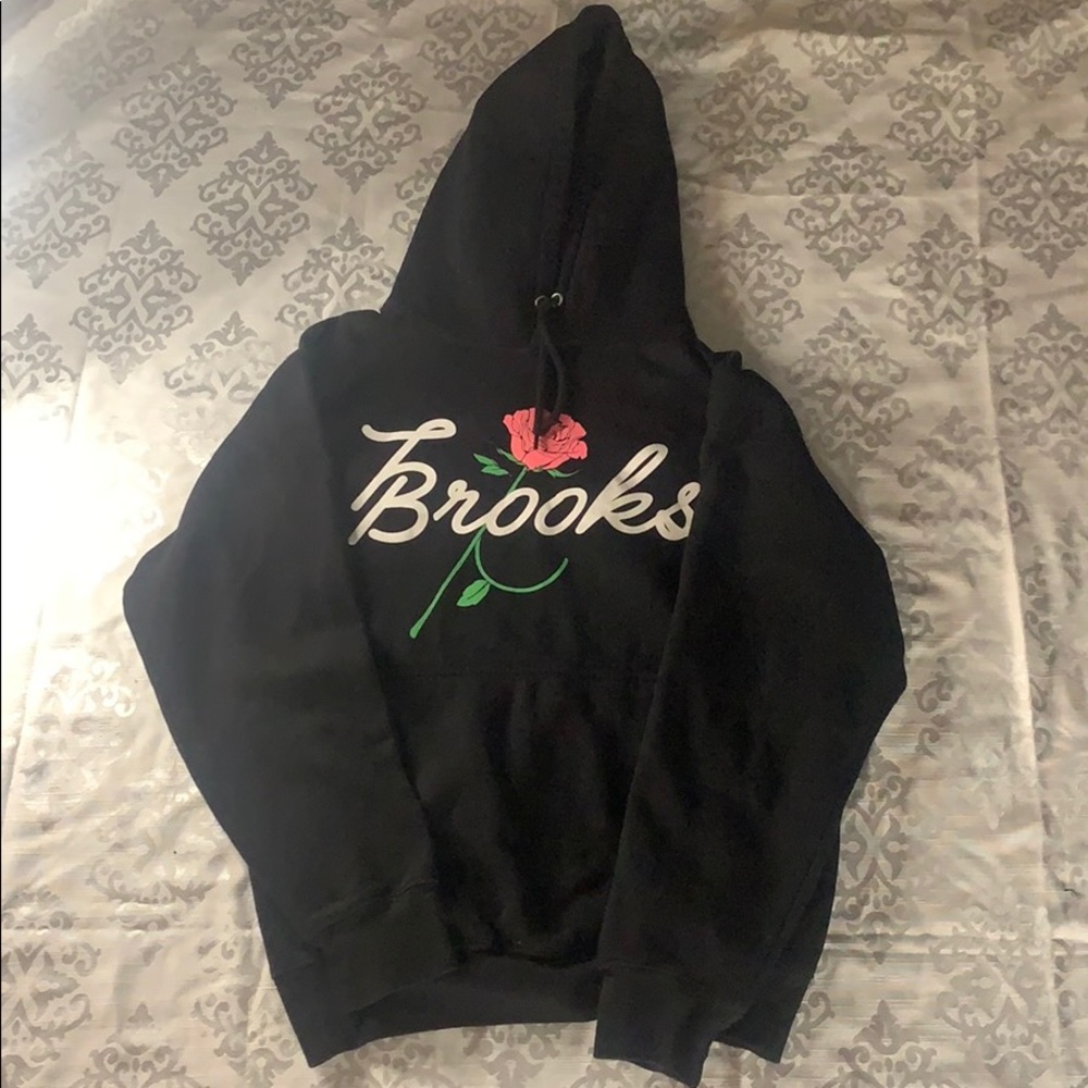 Team 10 Tessa Brooks sweater